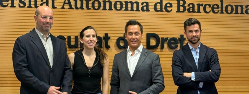 Representantes de ENATIC y de la Universitat Autònoma de Barcelona durante una jornada sobre inteligencia artificial, Derecho Digital y nuevas salidas profesionales para juristas en la Facultad de Derecho de la UAB.