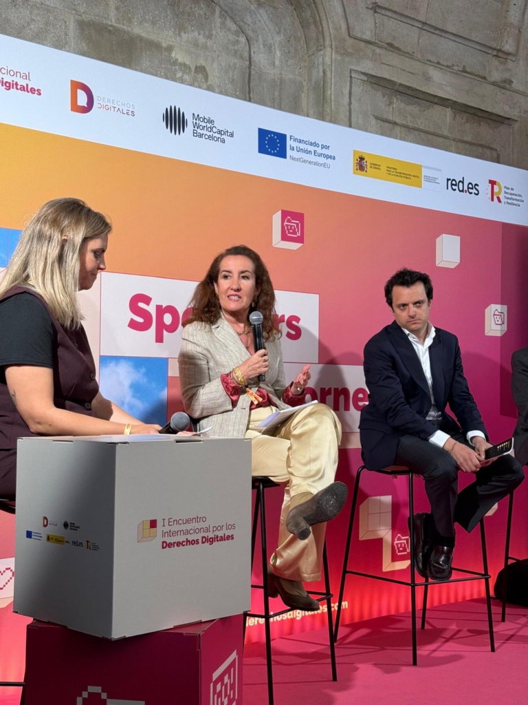 Belén Arribas, presidenta de ENATIC, interviene en una mesa del I Encuentro Internacional por los Derechos Digitales sobre inteligencia artificial, regulación digital y protección de derechos fundamentales.